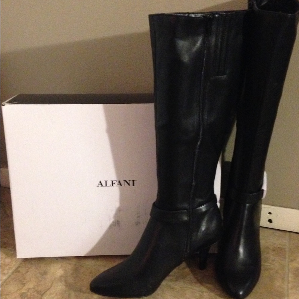 NWT Alfani Black Knee-high boots in 9.5M Wide Calf